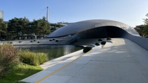 Porsche Pavillon. Die Tageskarte für die Autostadt Wolfsburg kostet 18 Euro